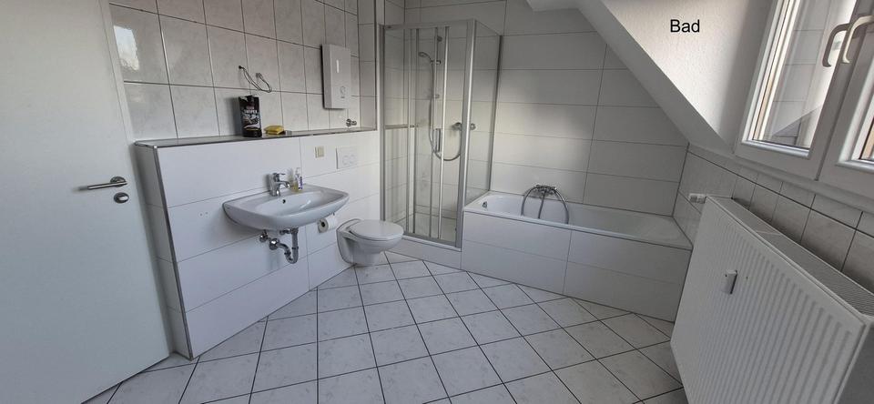 Dachgeschoßwohnung Duisburg Mittelmeiderich - 3 Zimmer, 83 m&sup2;, 615&euro; | Angebot:25438676