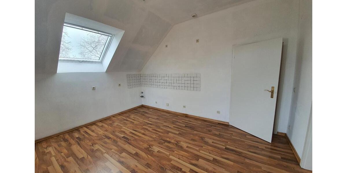 Dachgeschoßwohnung Duisburg Mittelmeiderich - 3 Zimmer, 95 m&sup2;, 700&euro; | Angebot:26614530
