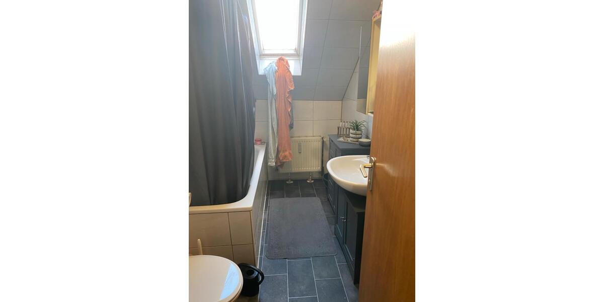 Dachgeschoßwohnung Duisburg Beeck - 3 Zimmer, 80 m&sup2;, 844&euro; | Angebot:25925584