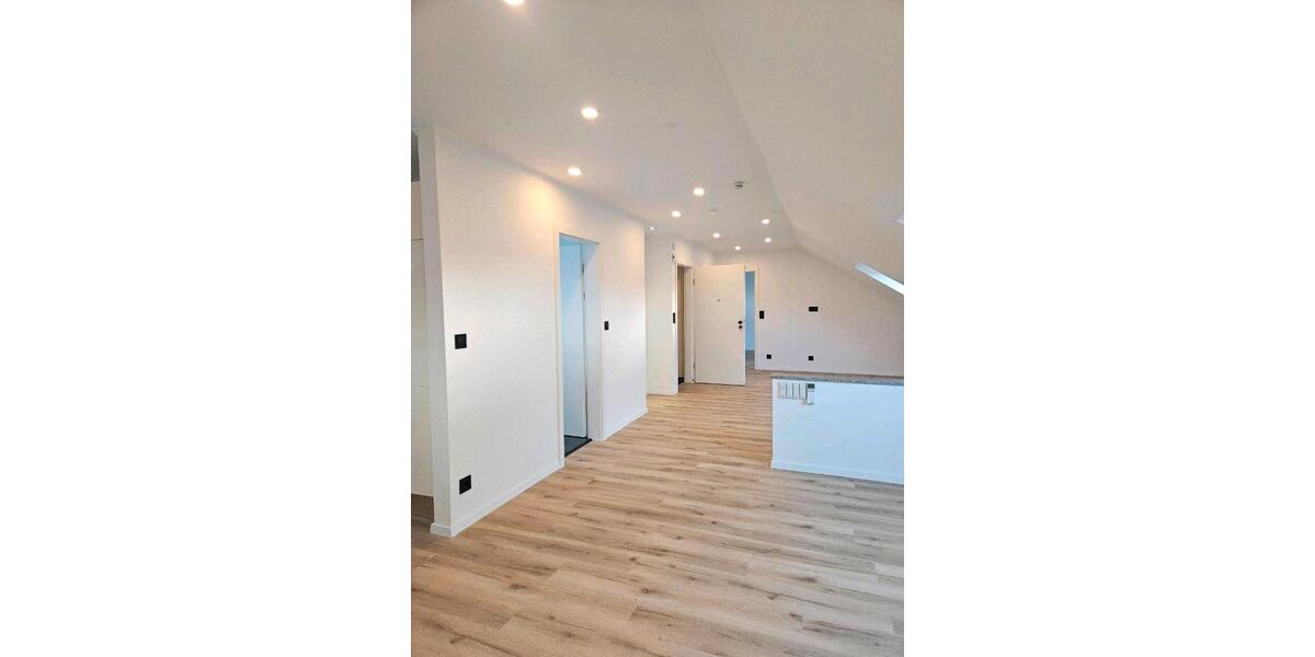 Dachgeschoßwohnung Duisburg Rheinhausen - 3 Zimmer, 80 m&sup2;, 750&euro; | Angebot:25935334