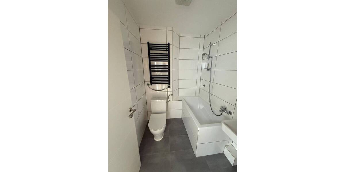 Etagenwohnung Düsseldorf Heerdt - 2 Zimmer, 65 m&sup2;, 1.099&euro; | Angebot:25984440