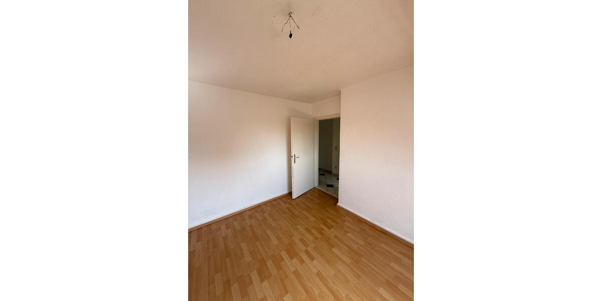 Dachgeschoßwohnung Duisburg Mittelmeiderich - 2.5 Zimmer, 40 m&sup2;, 370&euro; | Angebot:26480763