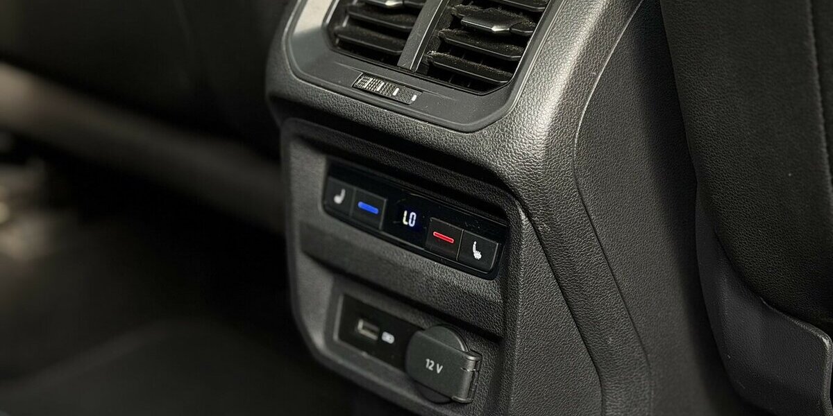 VW Tiguan Allspace R-LIne / 4Motion / Pano / Memory 99.000 km 33.490 &euro; Mönchengladbach 41066