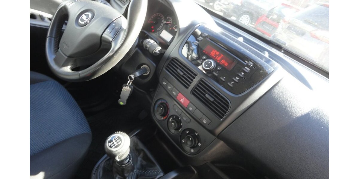 Opel Combo Edition 1,6 d Klima PDC SHZ AHK 5Sitzer 124.000 km 5.999 &euro; Neuss 41462