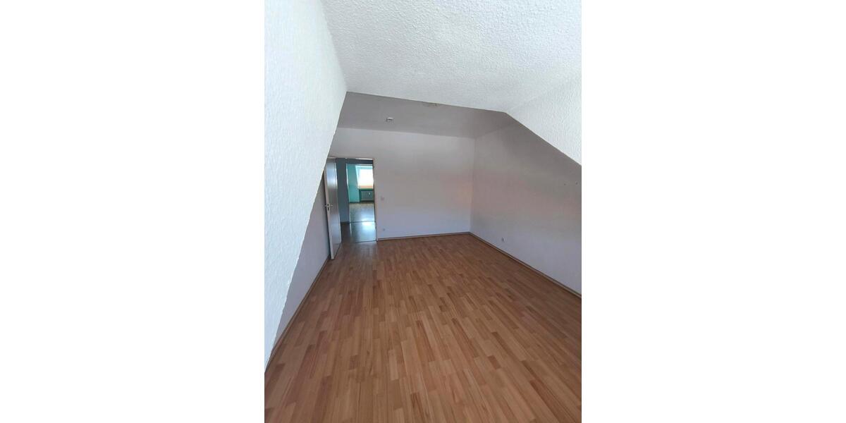 Dachgeschoßwohnung Düsseldorf Stadtbezirk 9 - 3 Zimmer, 65 m&sup2;, 650&euro; | Angebot:26688510