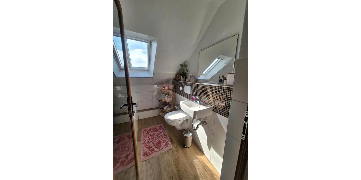 Dachgeschoßwohnung Duisburg Rheinhausen - 2.5 Zimmer, 57 m&sup2;, 670&euro; | Angebot:26665905
