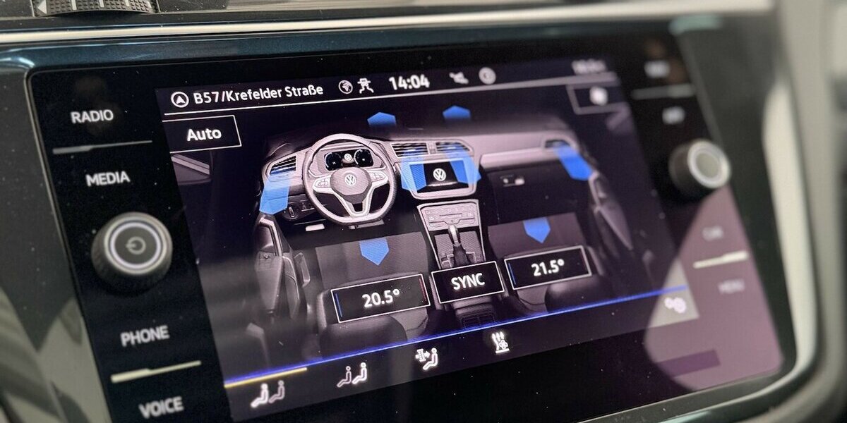 VW Tiguan R-Line / Pano / Kamera / KeylessGO 29.000 km 40.990 &euro; Mönchengladbach 41066