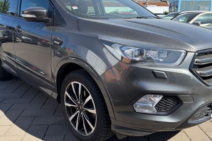 Ford Kuga 92.000 km 12.900 &euro; Neuss 41462