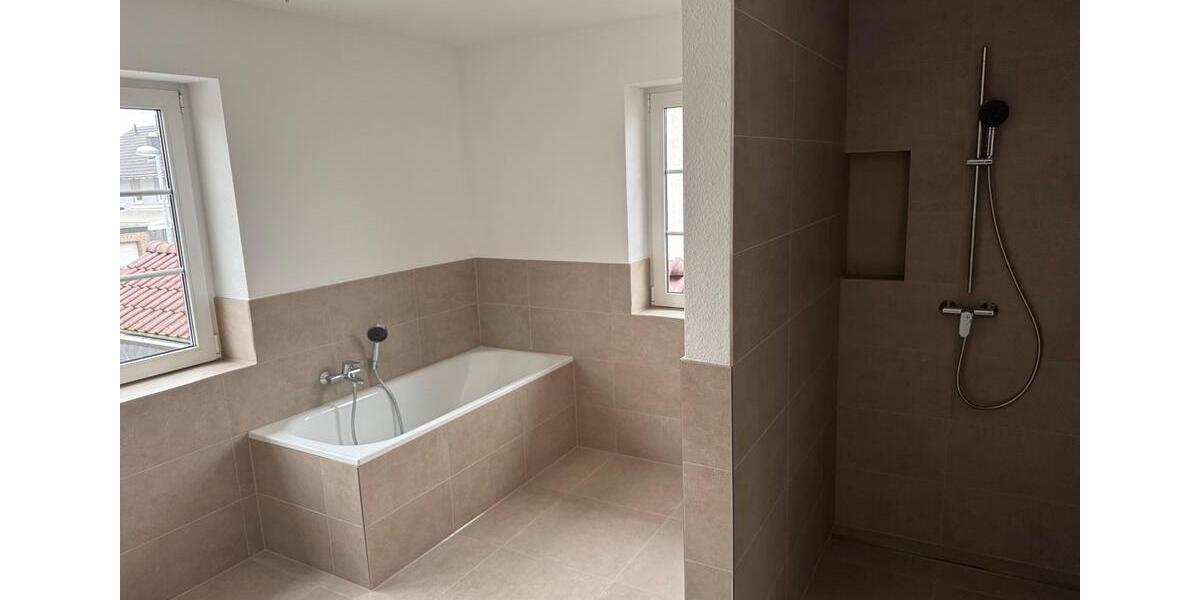 Etagenwohnung Erkelenz - 4 Zimmer, 137 m&sup2;, 1.575&euro; | Angebot:24478614