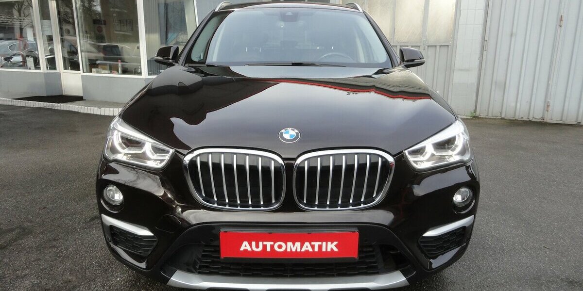 BMW X1 20 d xLine 4x4 Autom Navi Leder SHZ PDC LED 208.000 km 14.999 &euro; Neuss 41462