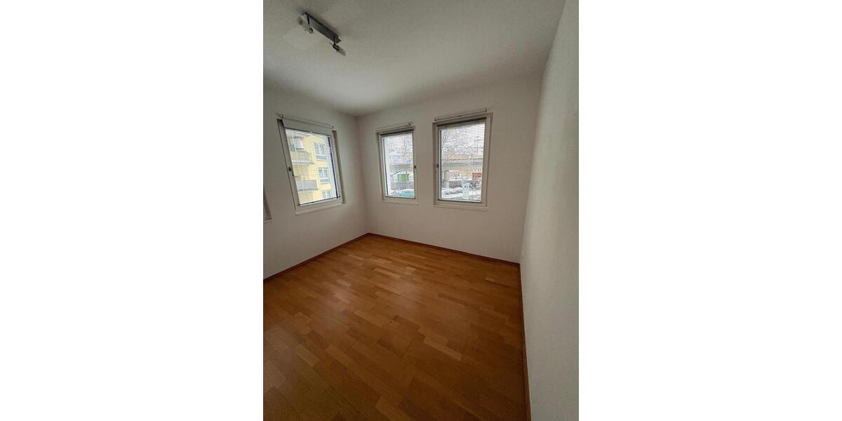 Etagenwohnung Düsseldorf Stadtbezirk 5 - 3 Zimmer, 105 m&sup2;, 2.050&euro; | Angebot:25944832