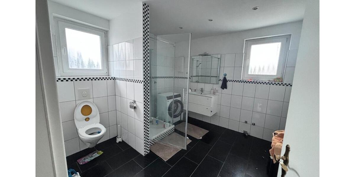 Etagenwohnung Ratingen Tiefenbroich - 3 Zimmer, 105 m&sup2;, 1.100&euro; | Angebot:26532618