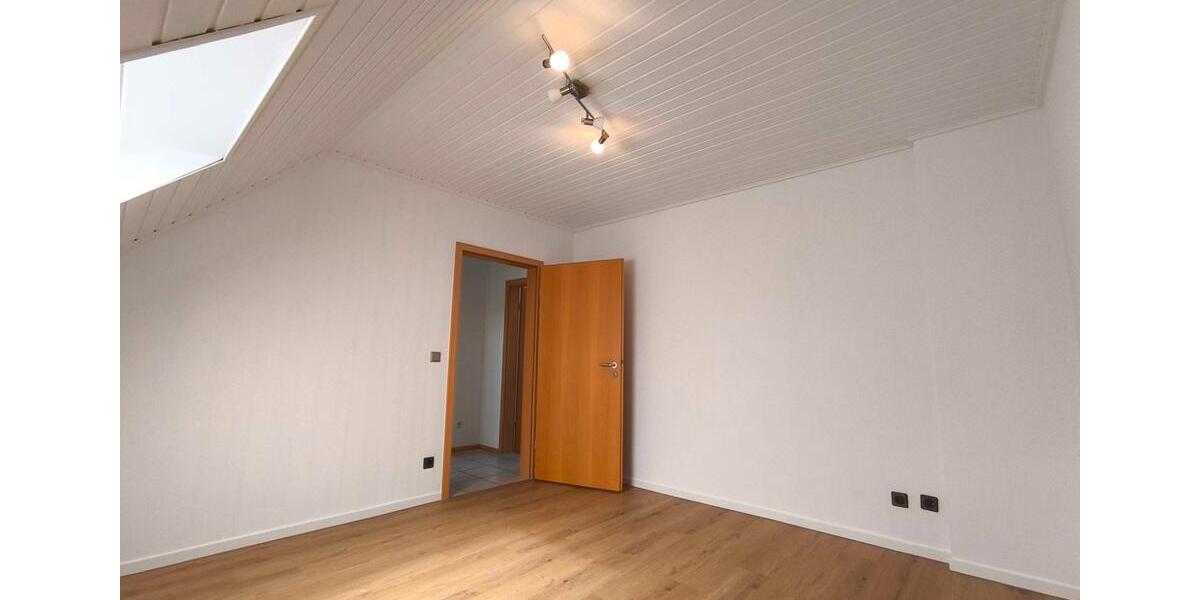 Dachgeschoßwohnung Nettetal - 3 Zimmer, 89 m&sup2;, 875&euro; | Angebot:26021734