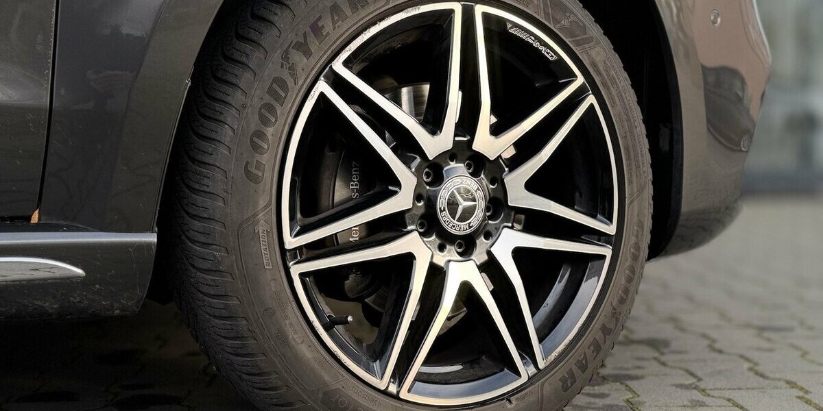 Mercedes-Benz V 300 d lang /4matic/ AMG / 8 Sitze/Pano/ El.tür 55.000 km 59.900 &euro; Mönchengladbach 41066