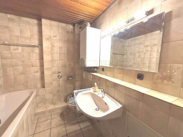 Etagenwohnung Mönchengladbach Wetschewell - 3 Zimmer, 90 m&sup2;, 800&euro; | Angebot:25986512