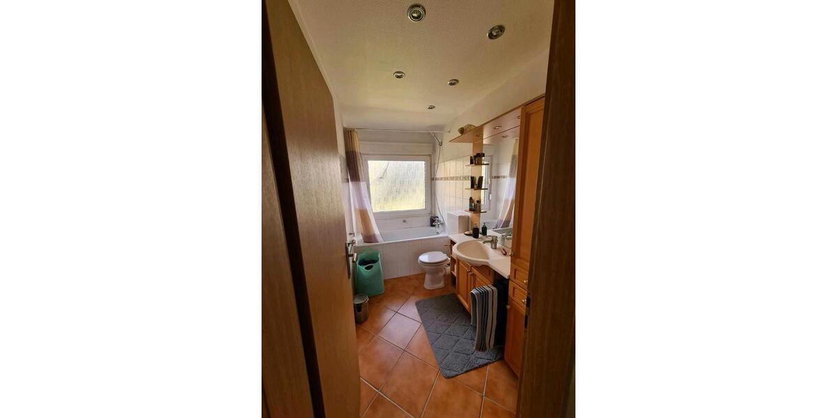 Etagenwohnung Duisburg Huckingen - 2 Zimmer, 65 m&sup2;, 900&euro; | Angebot:25982674