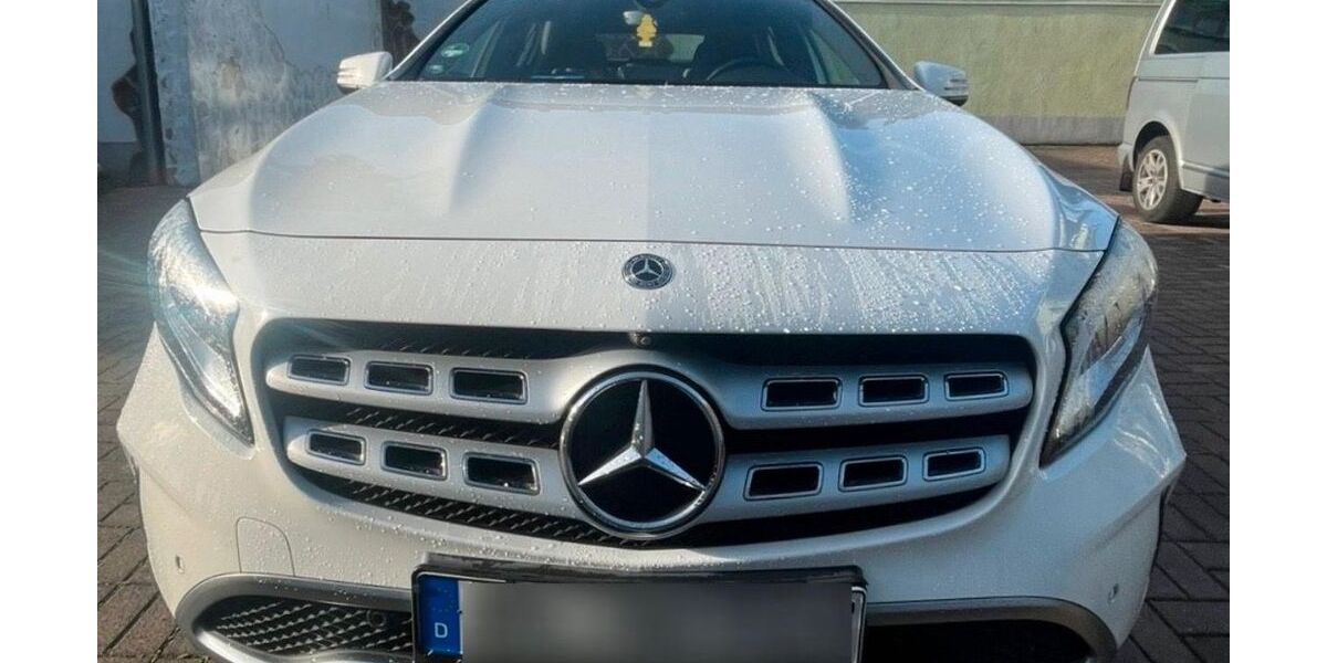 Mercedes-Benz GLA 200 58.000 km 22.500 &euro; Krefeld 47809