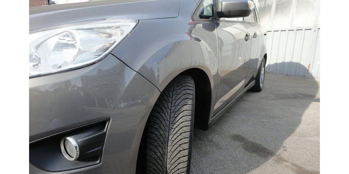 Ford Grand C-Max SYNC Edit. 1,6L/110KW Klima+SHZ+PDC 170.000 km 5.900 &euro; Neuss 41462