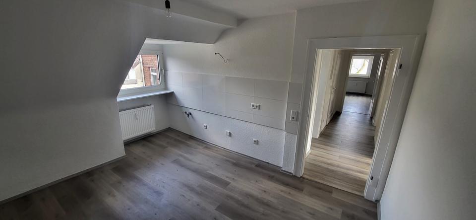 Dachgeschoßwohnung Duisburg Essenberg - 3 Zimmer, 73 m&sup2;, 529&euro; | Angebot:24979248