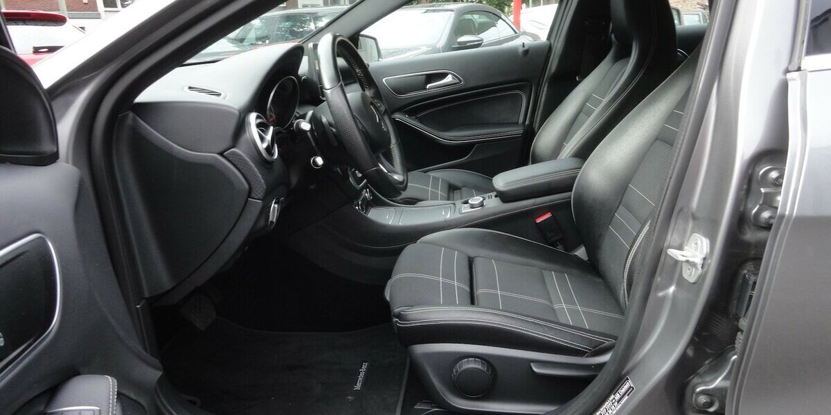 Mercedes-Benz A 180 Urban Autom.Navi Klima PDC SHZ 2.Hd S.Heft 69.000 km 15.999 &euro; Neuss 41462