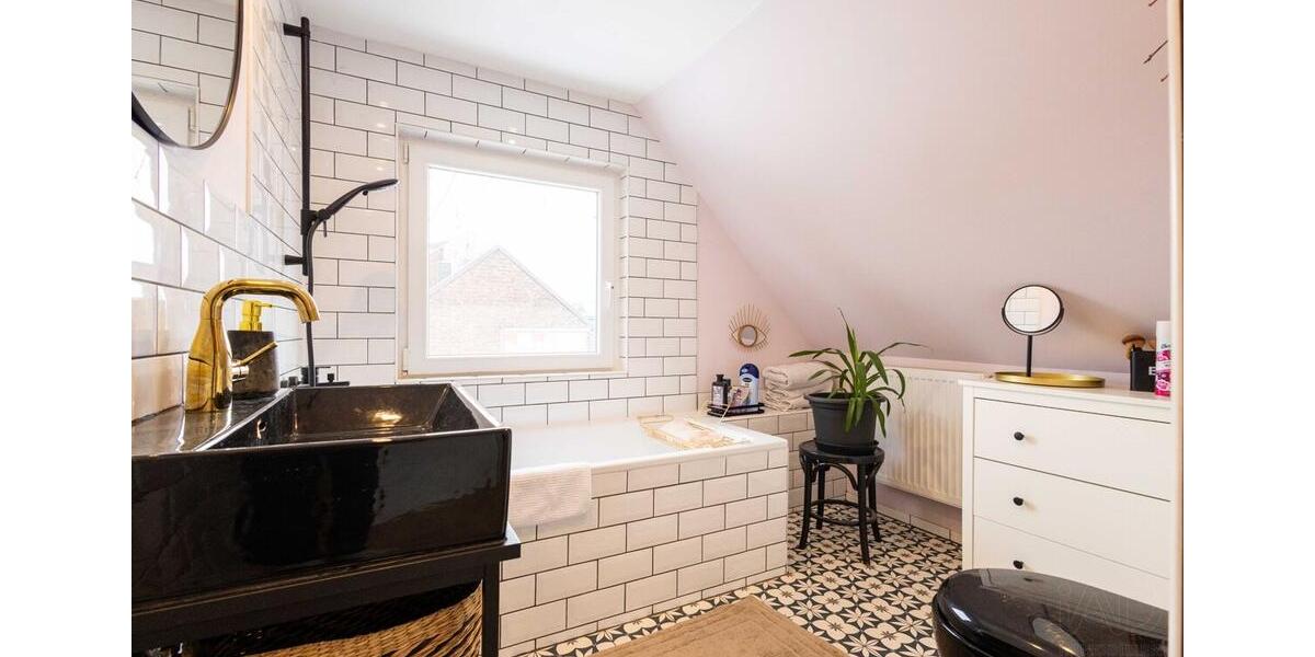 Etagenwohnung Jüchen - 4 Zimmer, 116 m&sup2;, 1.500&euro; | Angebot:24487686