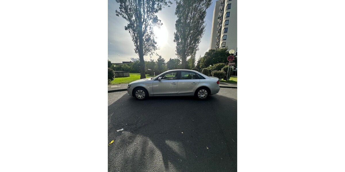 Audi A4 137.484 km 8.350 &euro; Düsseldorf 40213