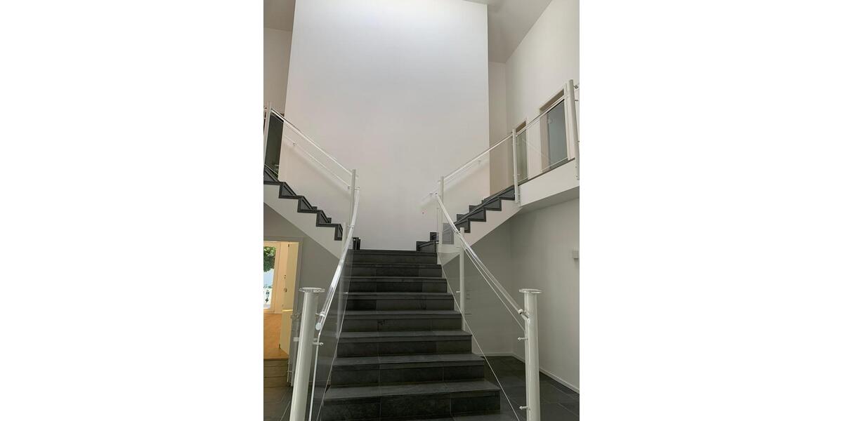 Villa Mönchengladbach Nord - 6 Zimmer, 340 m&sup2;, 7.000&euro; | Angebot:24381556