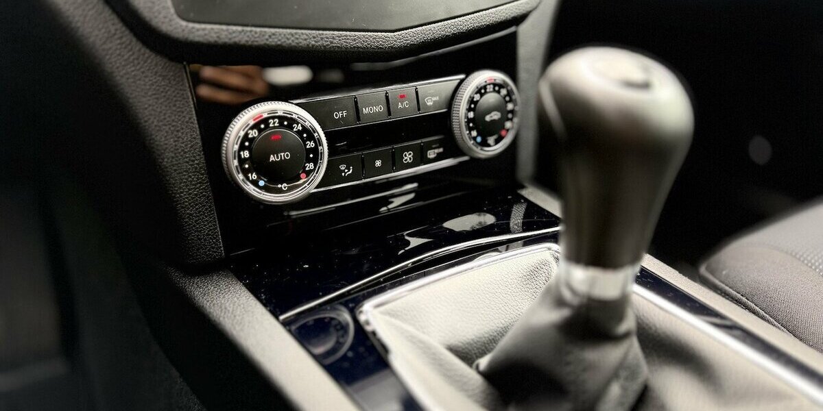 Mercedes-Benz C 180 T Kompressor / 50TKm / el. FH / 1. Hand 50.000 km 11.490 &euro; Mönchengladbach 41066