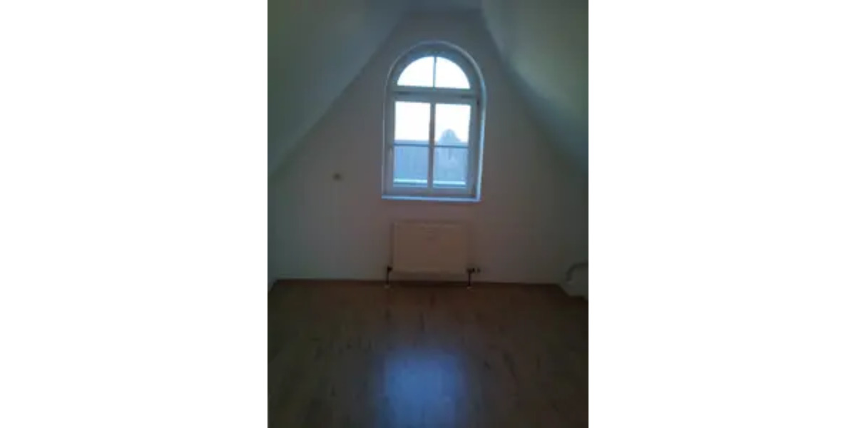 Dachgeschoßwohnung Duisburg Hochheide - 2.5 Zimmer, 66 m&sup2;, 420&euro; | Angebot:25640084