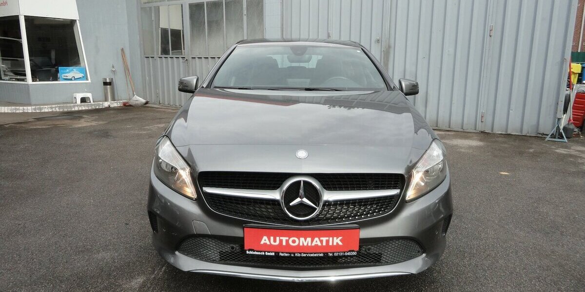 Mercedes-Benz A 180 Urban Autom.Navi Klima PDC SHZ 2.Hd S.Heft 69.000 km 15.999 &euro; Neuss 41462