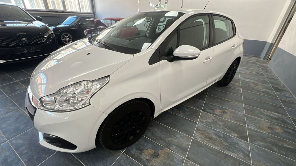 Peugeot 208 110.000 km 5.900 &euro; Neuss 41469