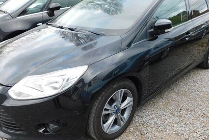 Ford Focus 302.678 km 2.699 &euro; Mülheim 45473