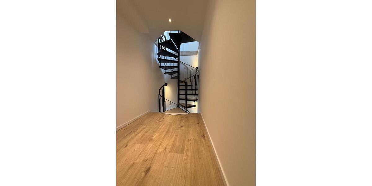 Maisonettenwohnung Krefeld Dießem - 4 Zimmer, 180 m&sup2;, 1.880&euro; | Angebot:25429089