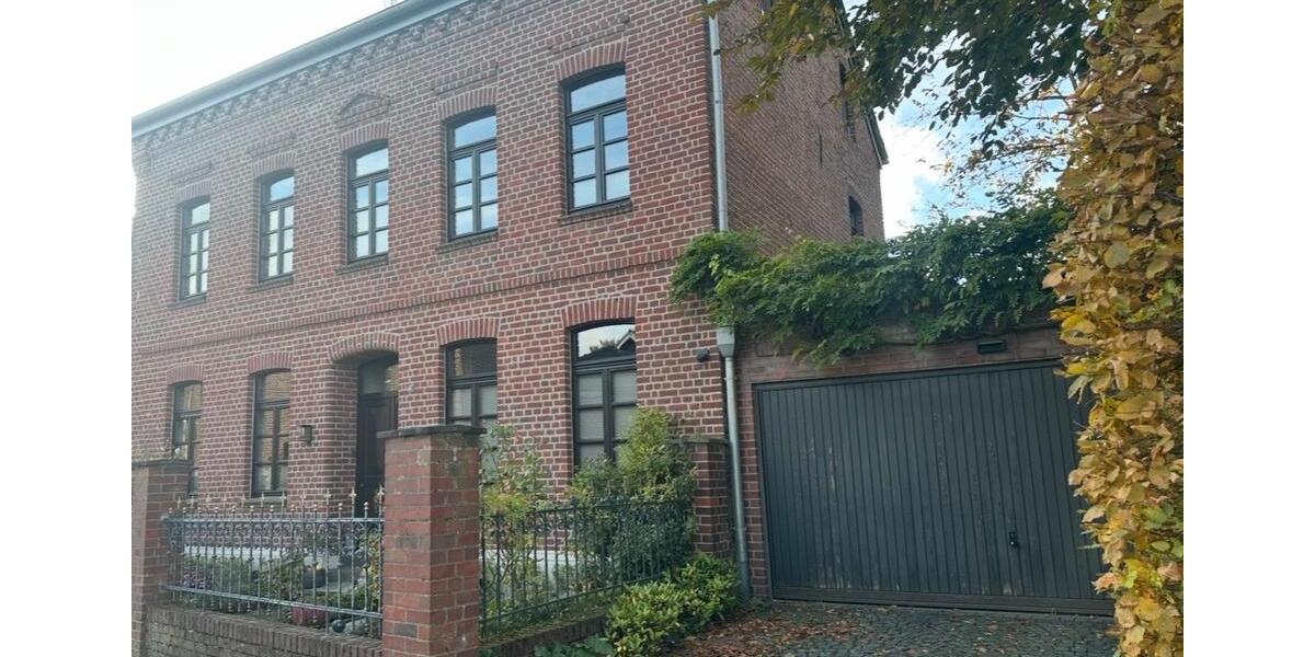 Einfamilienhaus Mönchengladbach West - 7 Zimmer, 290 m&sup2;, 3.360&euro; | Angebot:26126569