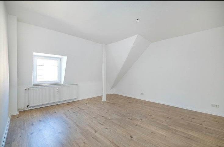 Dachgeschoßwohnung Krefeld Gartenstadt - 3 Zimmer, 75 m&sup2;, 1.000&euro; | Angebot:26167280