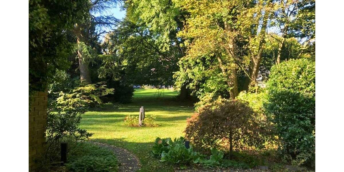 Bungalow Krefeld Bockum - 6 Zimmer, 205 m&sup2;, 1.495.000&euro; | Angebot:25695258