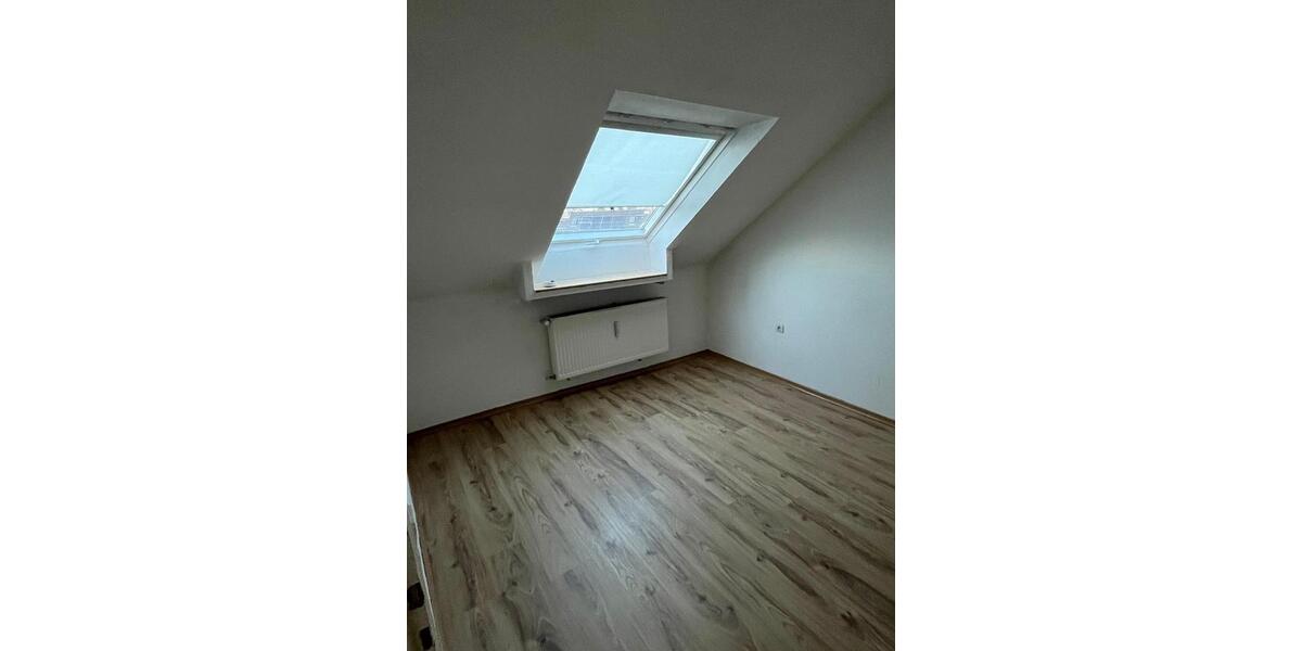Dachgeschoßwohnung Meerbusch Kierst - 3.5 Zimmer, 85 m&sup2;, 1.067&euro; | Angebot:26413477