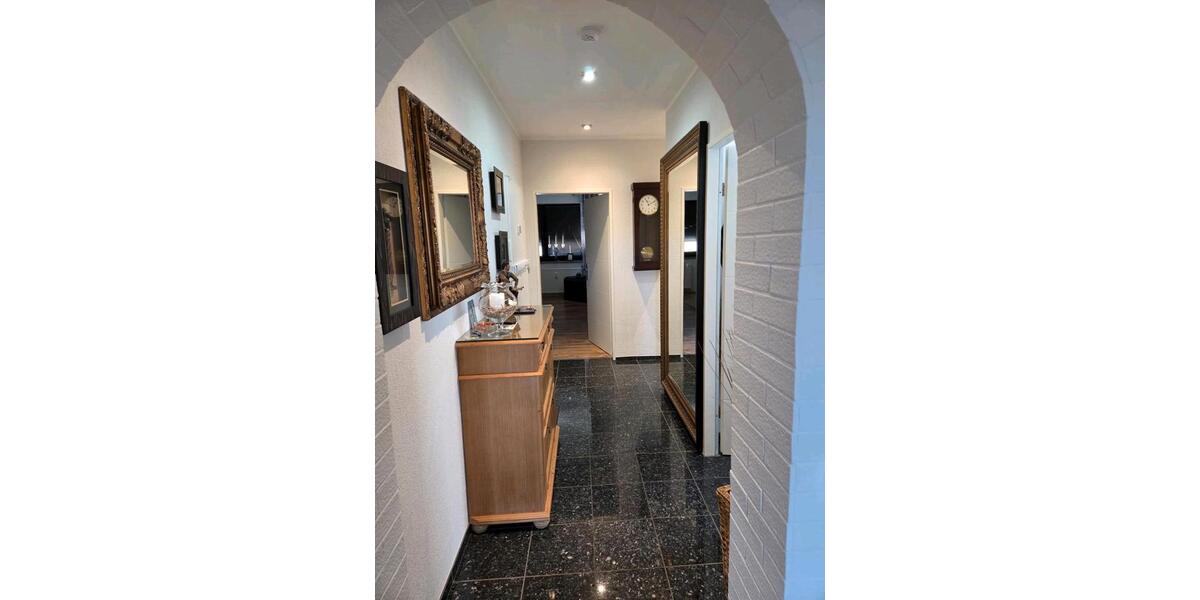 Dachgeschoßwohnung Krefeld Cracau - 3 Zimmer, 85 m&sup2;, 140.000&euro; | Angebot:26084764