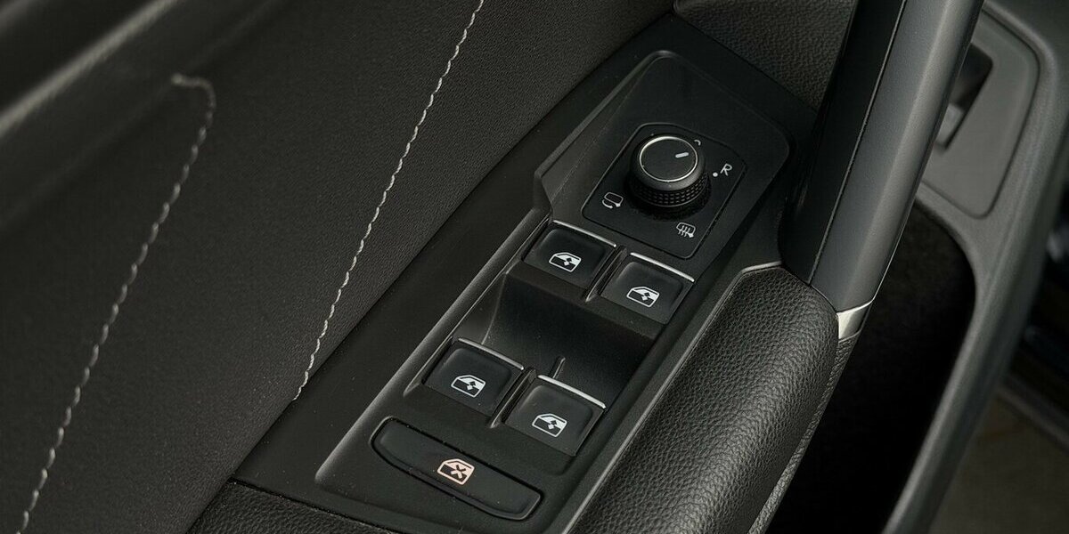 VW Tiguan Allspace R-LIne / 4Motion / Pano / Memory 99.000 km 33.490 &euro; Mönchengladbach 41066