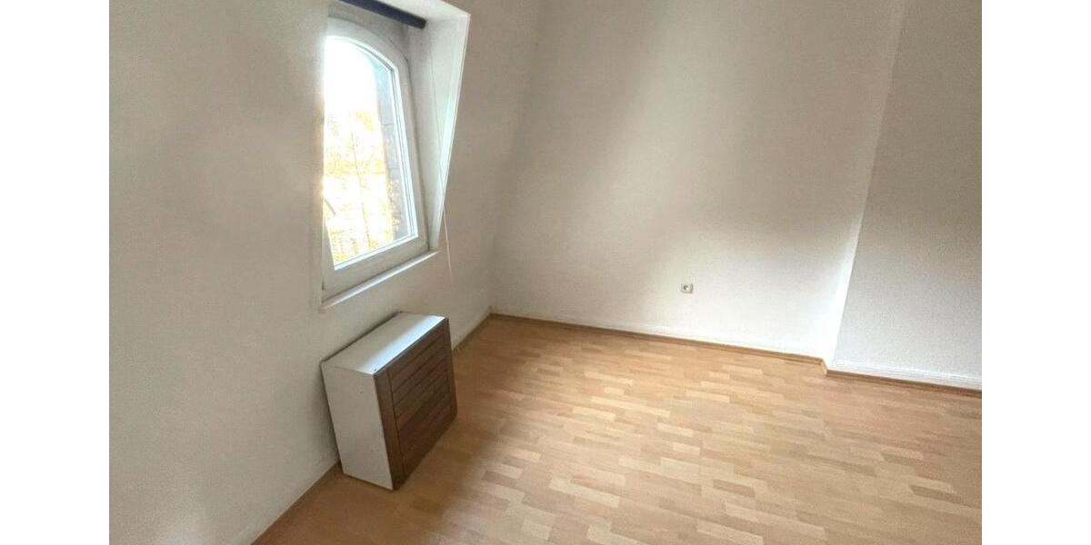 Dachgeschoßwohnung Krefeld Dießem - 3 Zimmer, 68 m&sup2;, 680&euro; | Angebot:25570036