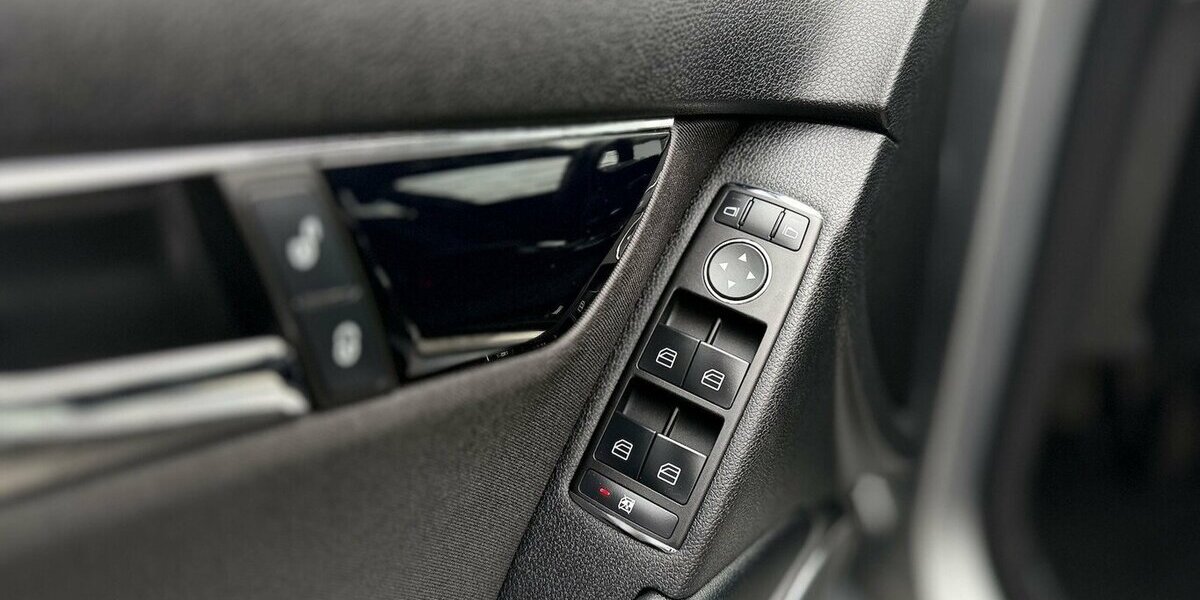 Mercedes-Benz C 180 T Kompressor / 50TKm / el. FH / 1. Hand 50.000 km 11.490 &euro; Mönchengladbach 41066