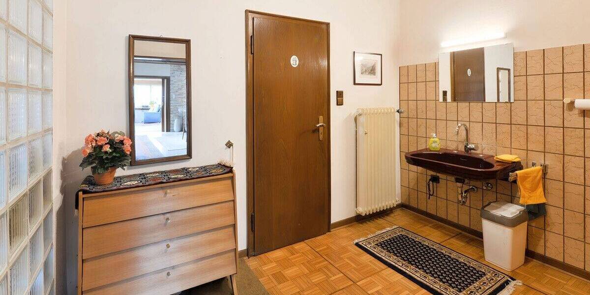Einfamilienhaus Moers Vennikel - 9 Zimmer, 319 m&sup2;, 699.000&euro; | Angebot:25799166