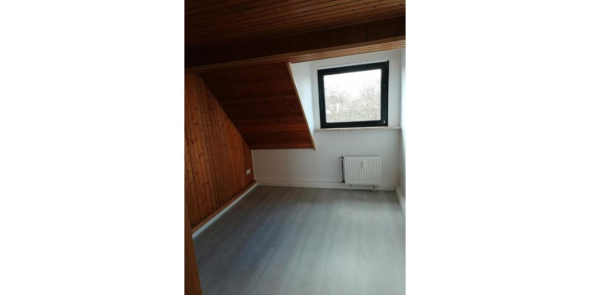 Dachgeschoßwohnung Mönchengladbach Ost - 2 Zimmer, 40 m&sup2;, 310&euro; | Angebot:26040971