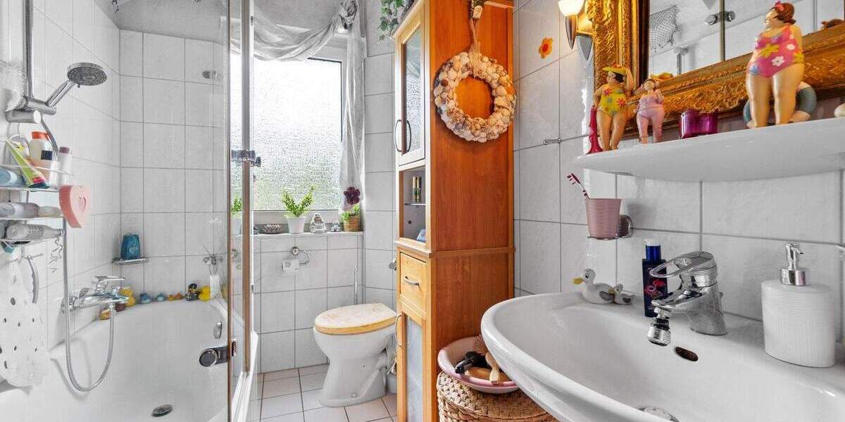 Mehrfamilienhaus, Wohnhaus Düsseldorf Oberbilk - 5 Zimmer, 123 m&sup2;, 590.000&euro; | Angebot:25779430