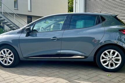 Renault Clio 70.500 km 7.150 &euro; Düsseldorf 40591