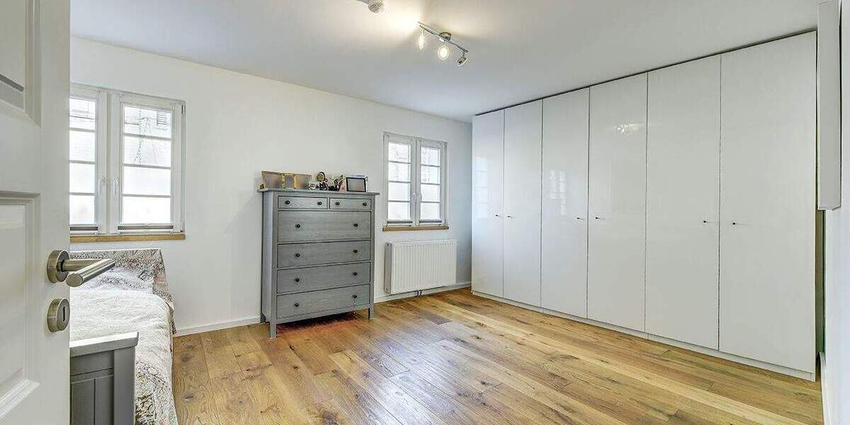 Mehrfamilienhaus, Wohnhaus Mettmann - 9 Zimmer, 307 m&sup2;, 3.700&euro; | Angebot:25733775