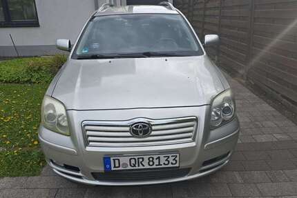 Toyota Avensis 134.000 km 2.999 &euro; Düsseldorf, Stadt 40231