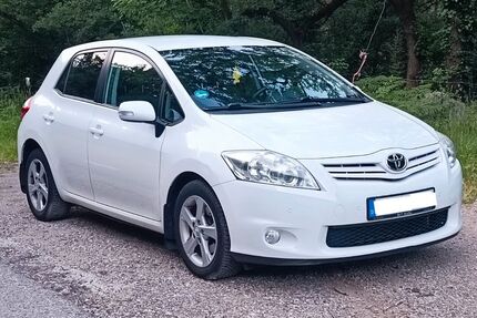 Toyota Auris 276.000 km 3.900 &euro; Düsseldorf 40599