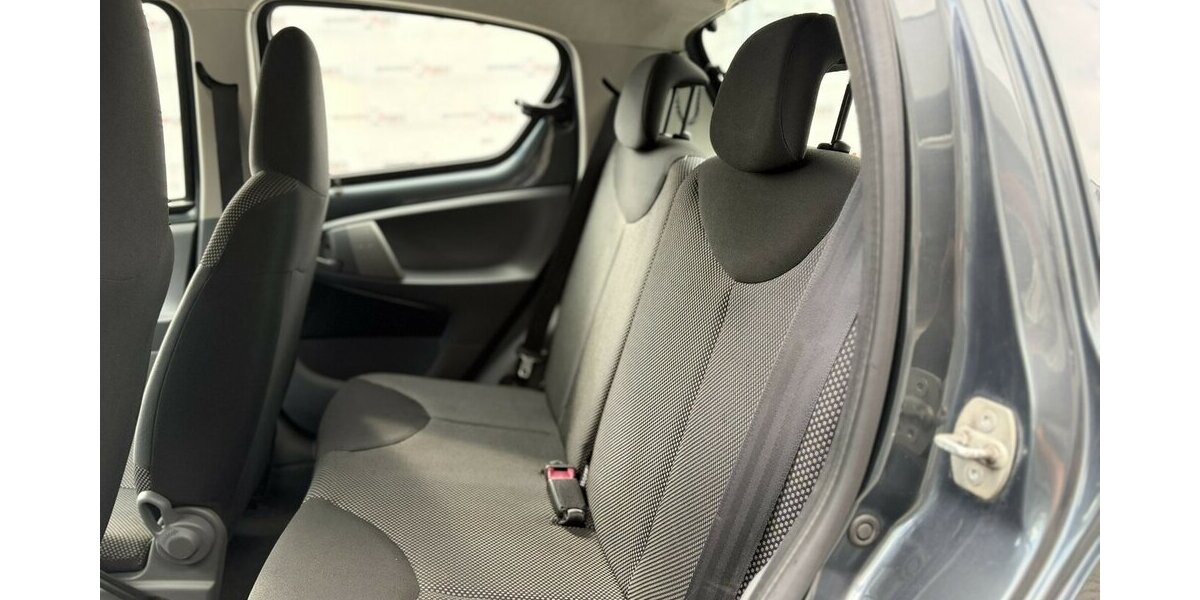 Toyota Aygo Basis / Klima / Elektr. FH / MP3 Player 95.000 km 2.890 &euro; Mönchengladbach 41066