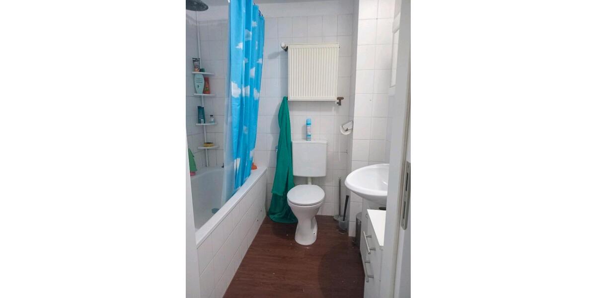 Etagenwohnung Neuss - 1 Zimmer, 25 m&sup2;, 200&euro; | Angebot:24532103